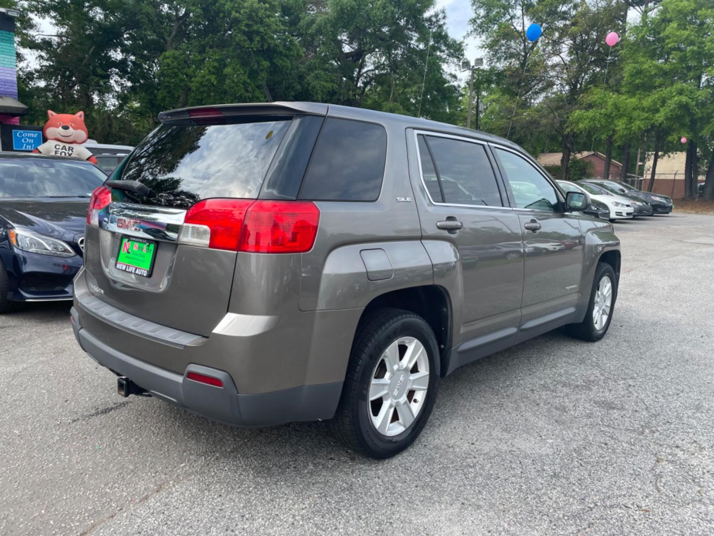 2011 BROWN GMC TERRAIN SLE-1 (2CTALMEC6B6) with an 2.4L engine, Automatic transmission, located at 5103 Dorchester Rd., Charleston, SC, 29418-5607, (843) 767-1122, 36.245171, -115.228050 - Comfortable Interior with CD/AUX/USB, OnStart Hands-free Phone, Power Windows, Power Locks, Power Mirrors, Spacious Cargo, Keyless Entry, Alloy Wheels. Local Trade-in!! 129k miles Located at New Life Auto Sales! 2023 WINNER for Post & Courier's Charleston's Choice Pre-owned Car Dealer AND 2018-2024 - Photo#6